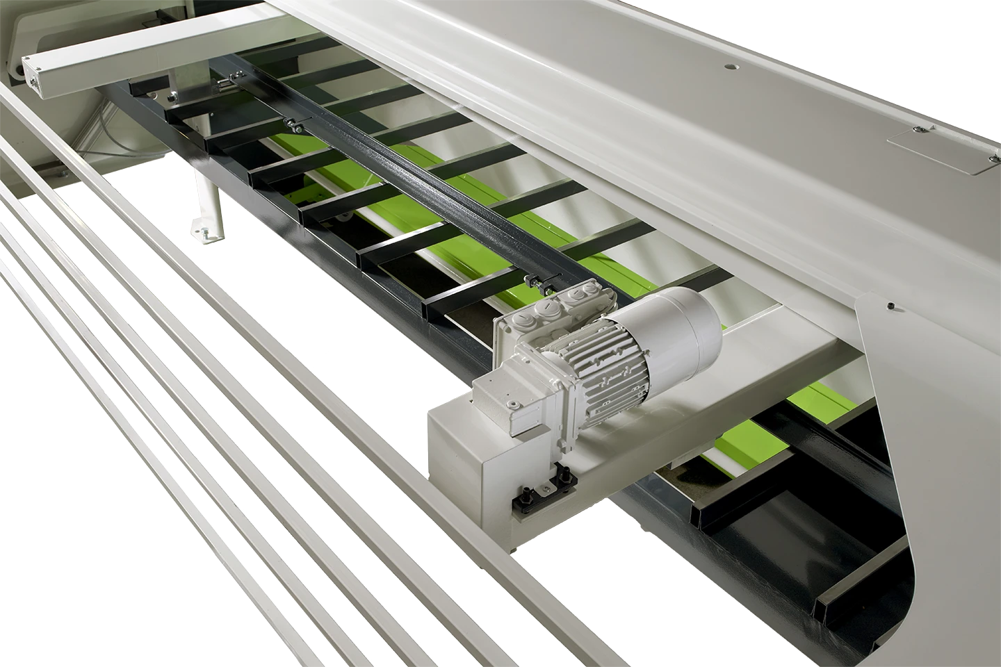 plåtupphållare i övre läget på en rapido gradsax mot vit bakgrund