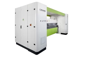 dubbelbockare pro z från cidan mot vit bakgrund