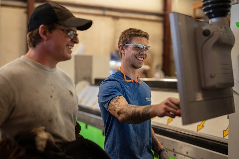 Sparar tid, pengar och minskade ledtider med FORMA 40 kantvikmaskin