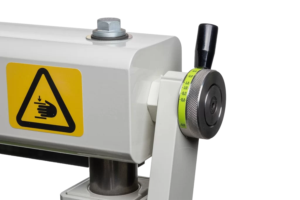 presstrycksinställning manuell kantvik mfb mot vit bakgrund