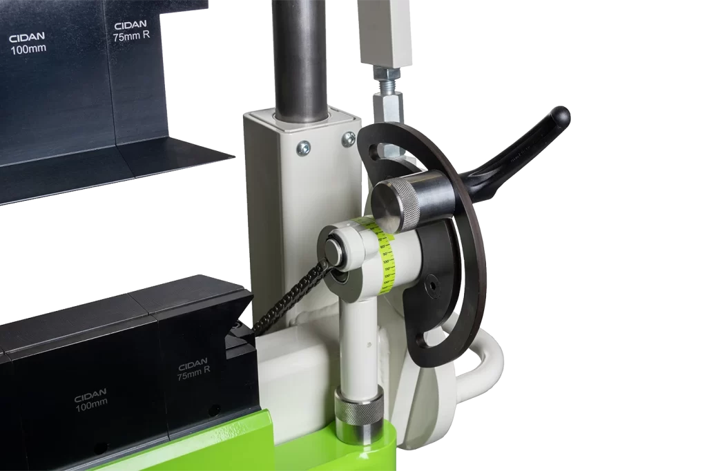 bockvinkelinställning på manuell kantvik mfb mot vit bakgrund