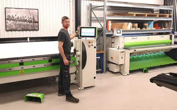 Stefans Bleck & Plåt AB och Göteneds maskingradsax RAPIDO 25 och kantvikmaskinen FX25