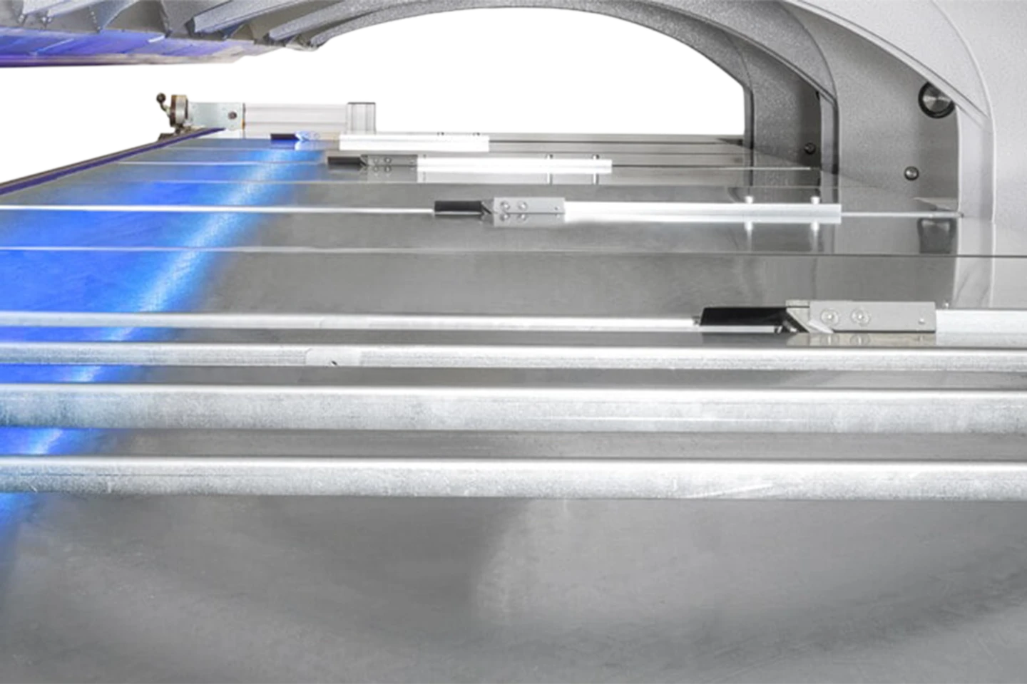 snedställda anslagsfingrar för konisk bockning i en thalmann långbockare mot vit bakgrund