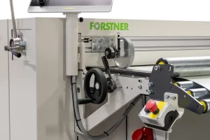 inmatningsbord, inmatningsguide och mäthjul på klippsträcka forstner easy mot vit bakgrund